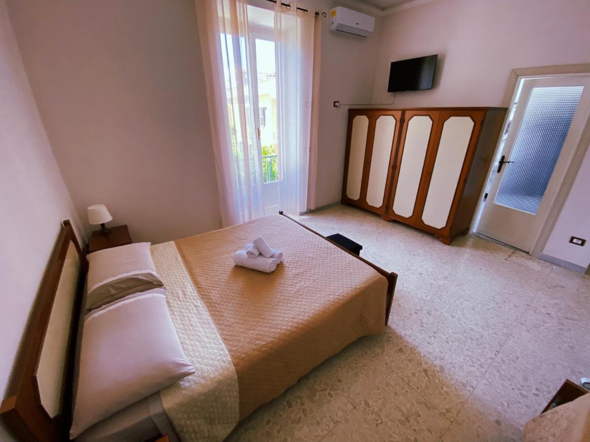 Bed and Breakfast Happy Days Террачина Екстер'єр фото